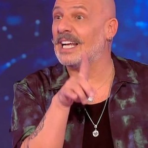 Καλό Μεσημεράκι: Εισέβαλε με "τούρλα" την κοιλιά στο πλατό - Έμεινε "κάγκελο" ο Νίκος Μουτσινάς