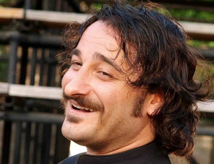 Βασίλης Χαραλαμπόπουλος: Μας «βάζει» στην κουζίνα του για πρώτη φόρα! Η Πασχαλινή ανάρτηση του ηθοποιού και το «ατυχηματάκι»....
