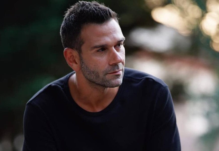 Πασίγνωστη και κούκλα ηθοποιός - Αυτή είναι η σύζυγος του Τάσου Ιορδανίδη από τη Γη της Ελιάς