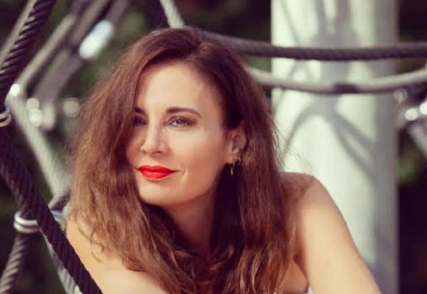 Αγγελική Λάμπρη: «Αυτά τα Χριστούγεννα εύχομαι να με βρουν πολύ ερωτευμένη...»