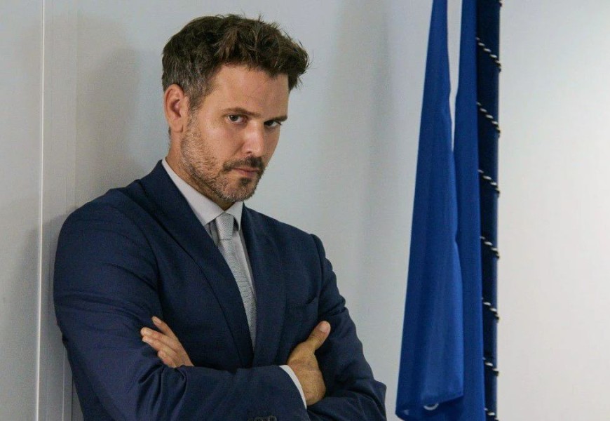 «Παγιδευμένοι»: Ο Δημήτρης κάνει μαύρο στο ξύλο τον Άγγελο στη φυλακή