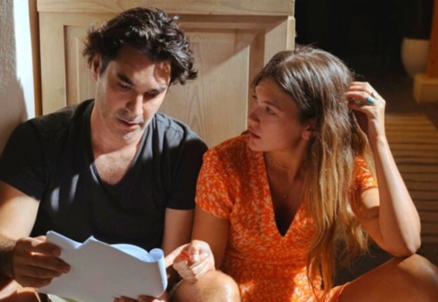 Maestro: «Γνήσια σειρά του Παπακαλιάτη!» - Η ερωτική σκηνή του Ορέστη και της Κλέλιας που έβαλε φωτιά στο Twitter