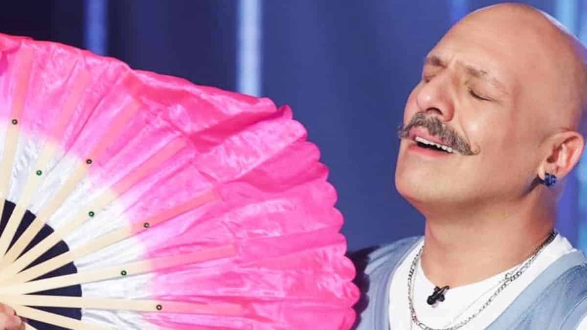Νίκος Μουτσινάς Καλό Μεσημεράκι