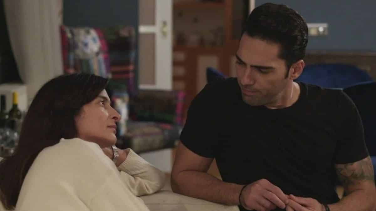 Γη της Ελιάς Κουράκος Ιουλία χωρισμός