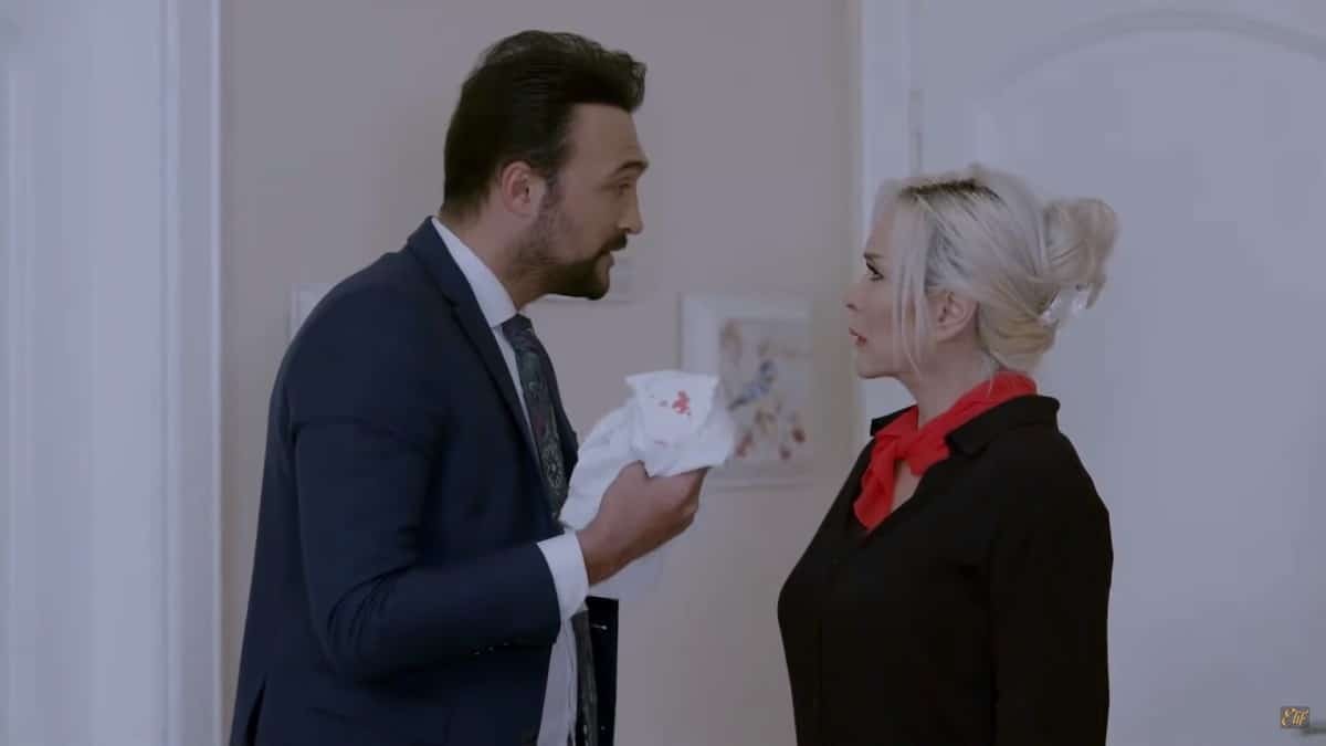 Elif Μαχίρ Κιγιμέτ