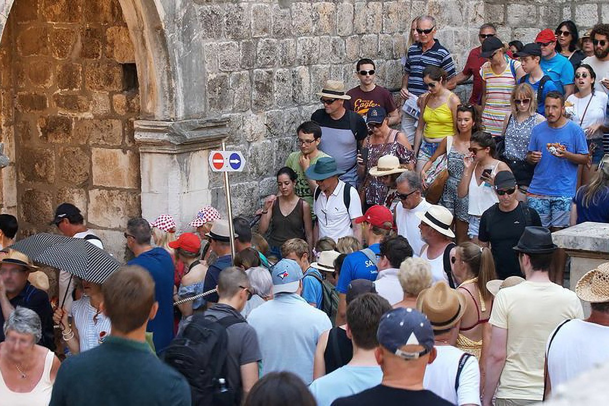 Πνιγμένοι στους Τουρίστες Ε1