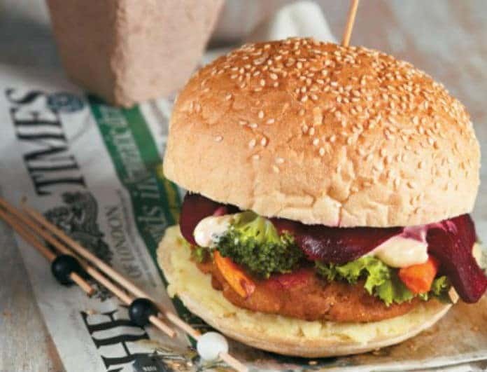Ένας αλλιώτικος τρόπος να φας μπακαλιάρο! Δες πως θα φτιάξεις το απόλυτο ψαροφαγικό burger!