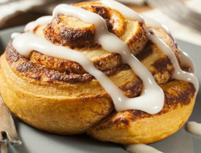 Φτιάξε μόνη σου ζεστά και λαχταριστά cinnamon rolls!