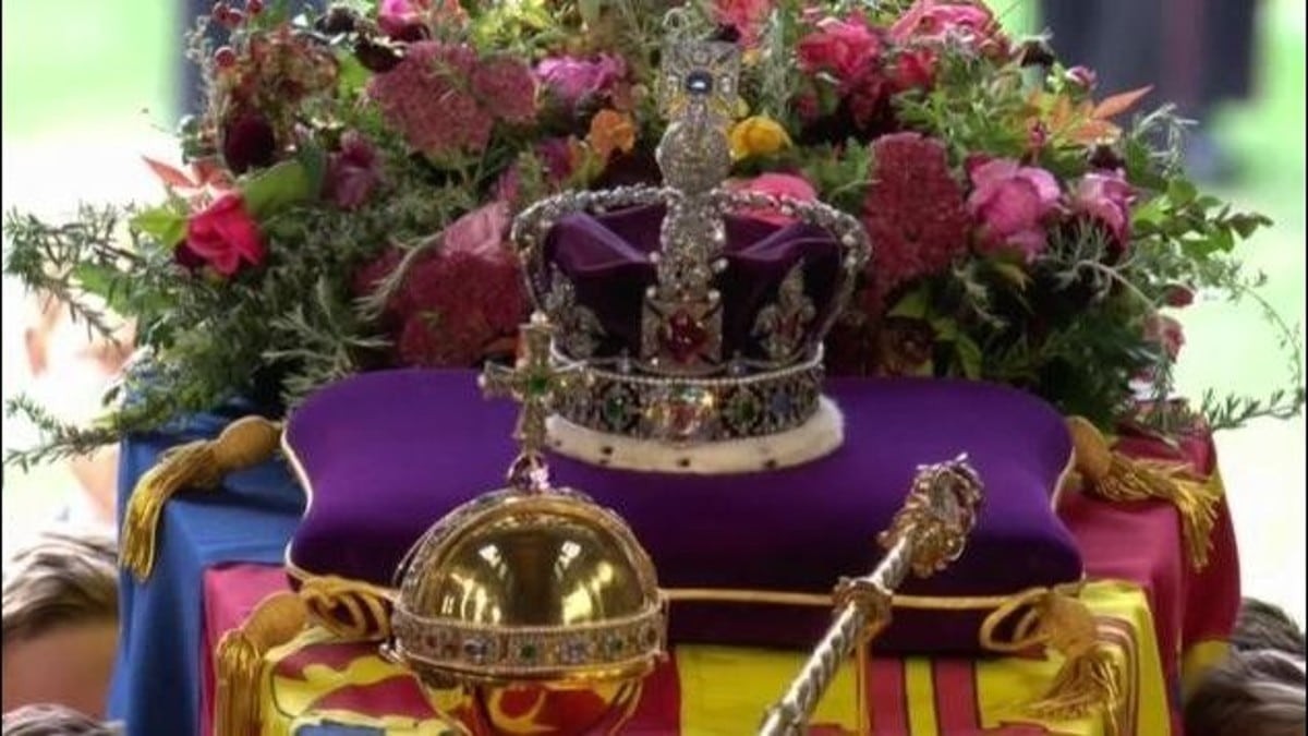Γράφτηκε το τέλος - Η ταφή της Βασίλισσας Ελισάβετ στο παρεκκλήσι του Αγίου Γεωργίου στο Γουίνδσορ