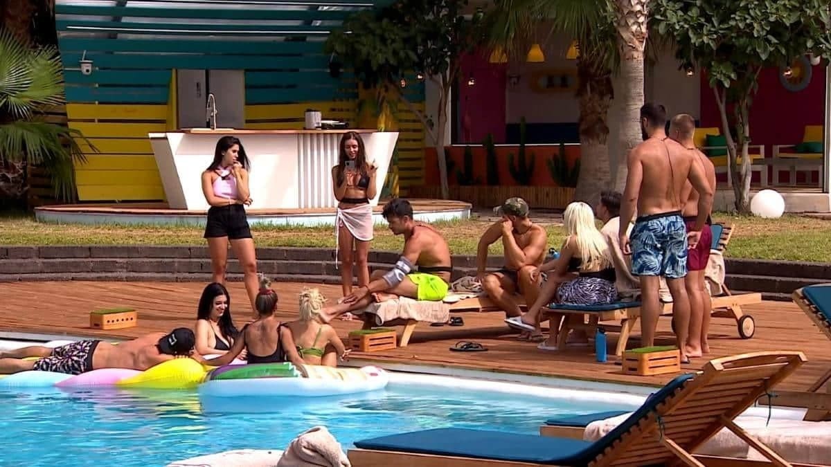 Love Island Highlights (4/10): Τα πρώτα φιλιά, ο χωρισμός και η «επίθεση» στην Αναστασία