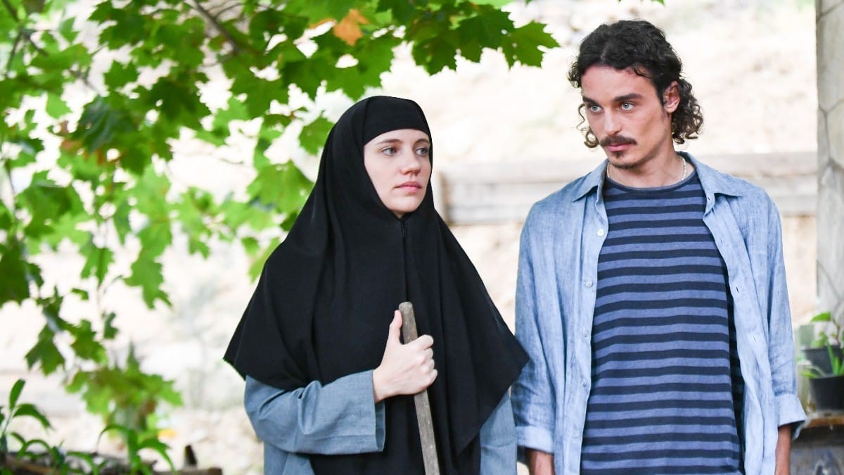 Μαύρο Ρόδο spoiler: «Καταρρακωμένη» η Ελισάβετ - Μαθαίνει τα πάντα για το στοίχημα του Πέτρου με τους φίλους του