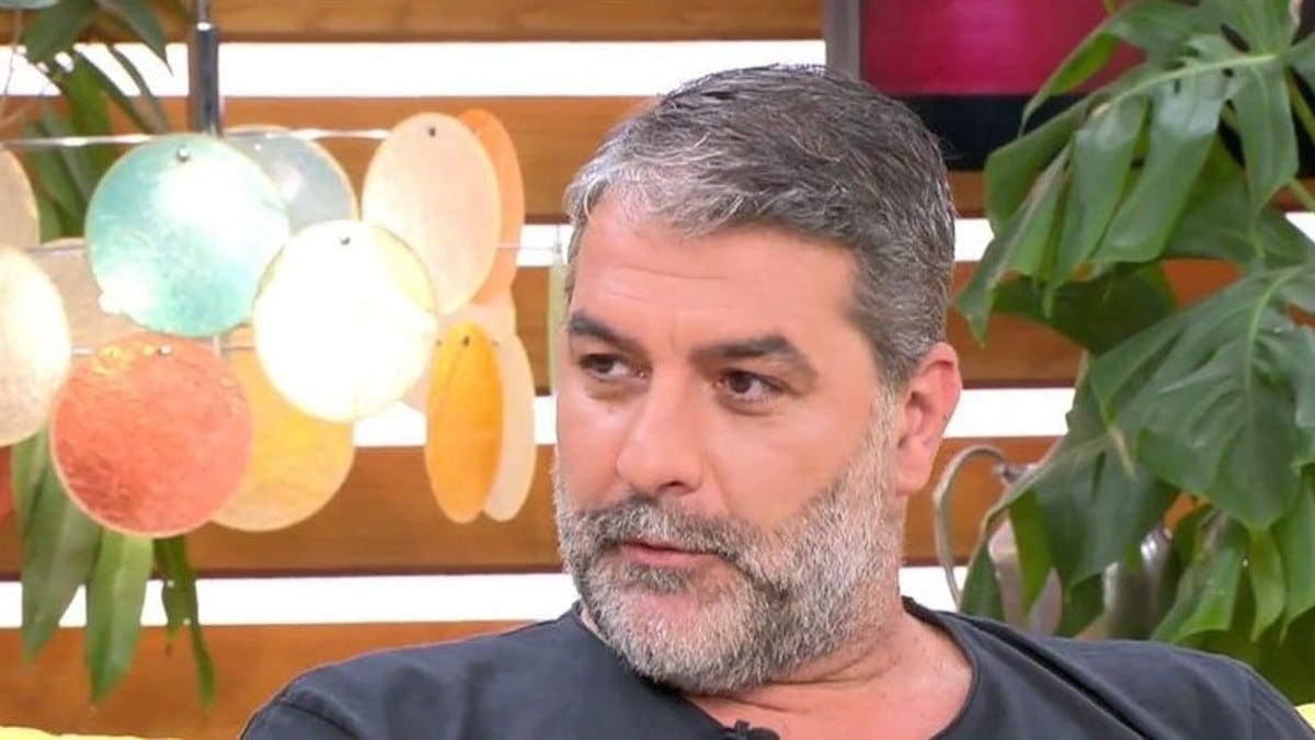 Αυτή η Νύχτα μένει: «Γοητεύομαι από τη νύχτα αλλά είναι...» - Η εξομολόγηση του Βασίλη Μπισμπίκη για τον ρόλο του