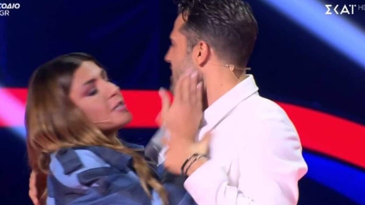 The Voice: Απίστευτο! Η Έλενα Παπαρίζου χαστούκισε τον Κωνσταντίνο Αργυρό