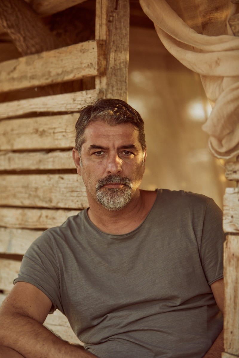 Βασίλης Μπισμπίκης Αυτή η Νύχτα Μένει